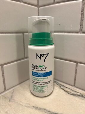 No7 Derm Solutions Oily & Blemish-Prone Skin Daily Lightweight Moisturiser
